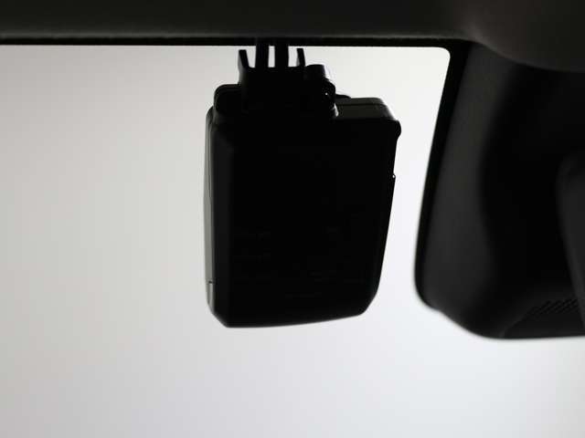 もしもの時のドライブレコーダーも付いています。