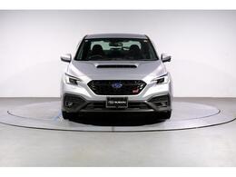 コの字モチーフのポジションランプとヘキサゴン(六角形)グリルが最近の「スバル顔」です