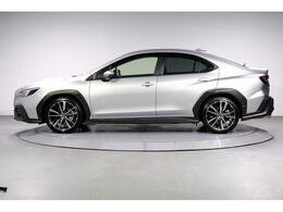 鍛え抜かれたアスリートの様な引き締まったデザイン