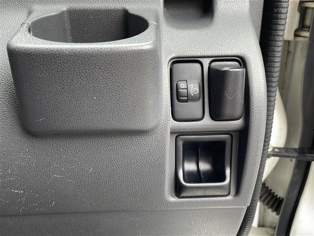 【ドリンクホルダー】長時間のドライブを快適に過ごすために、必須の車内アイテムですね。