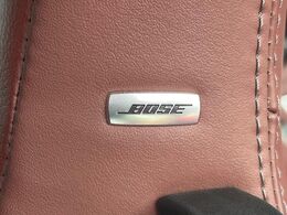 【BOSEサウンドシステム】メーカーオプションの高品位サウンドシステムを搭載。専用のチューニングが施された大小様々なスピーカーから良質なサウンドが奏でられ、臨場感あふれる音響空間を演出します。