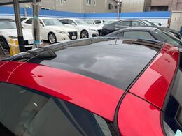 【ツートンルーフ】OP装備のツートンルーフ装備！オシャレな外装でひときわ目を引く見た目！