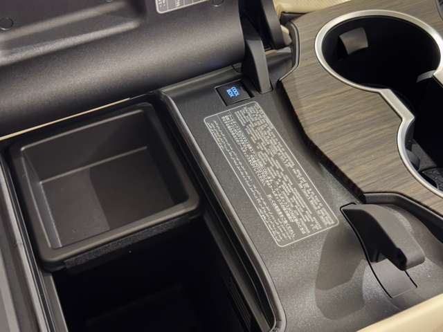 クールボックスを搭載☆彡あなたのお飲み物を永遠に冷たくあなたのお弁当を永遠に冷たく！！クルマ選びはまず、お店選びから☆どうぞDuxy可児店で上質なお車を！世界に一つのお車をご用意させていただきます☆彡