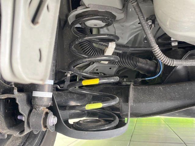 お車を安心してお乗りいただく為には、足回りの定期点検が欠かせません。サービスサポート（有償保証）では無料点検もご提供しており、安心のカーライフをお過ごしいただけるサポート体制が整っています。