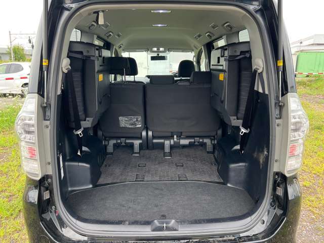 3列目シート収納すれば荷室としても有効活用できます！