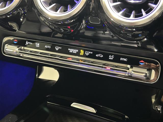ご遠方の場合でも、下取り車両の金額を概算でお出しすることは可能でございます。車検証をお手元に、走行距離をご確認の上お問い合わせくださいませ。