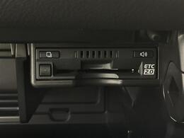 【ETC】有料道路を利用する際に料金所で停止することなく通過できる、ETC車載器（ノンストップ自動料金収受システム機器）が装備されています。セットアップを行うことで利用可能になります。