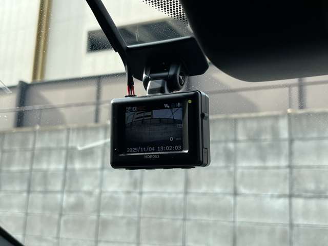 最近では必需品！ドライブレコーダーも搭載されています♪安心してお出かけ出来ます！