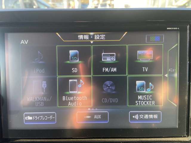 カーナビ色々な機能が付いております。