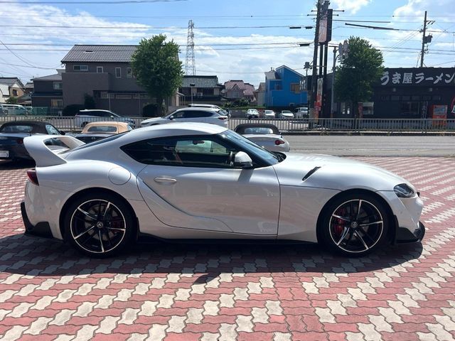 大好評のボディコーティング「弾スプラッシュコート」もご納車までに施工可能。通常のガラスコートと異なる、耐久年数6年の無機質ガラスコーティングが、ボディをキレイな状態に保ってくれます。