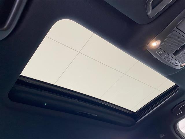 ◆サンルーフ◆メーカーオプションでしか取り付けできません！ちょっとした換気や、晴れた日などに心地の良い日差しが差し込みます！