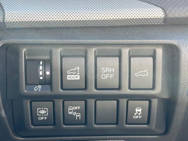 【パワーバックドア】スマートキーや運転席のボタンを押すだけでリアゲートが自動で開閉します！荷物を持っている時や、高い位置にあるバックドアを閉める際に便利な機能です♪