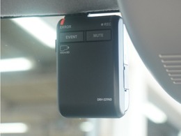 ◆ドライブレコーダー◆映像・音声などを記録する自動車用の装置です。　もしもの事故の際の記録はもちろん、旅行の際の思い出としてドライブの映像を楽しむことができます。