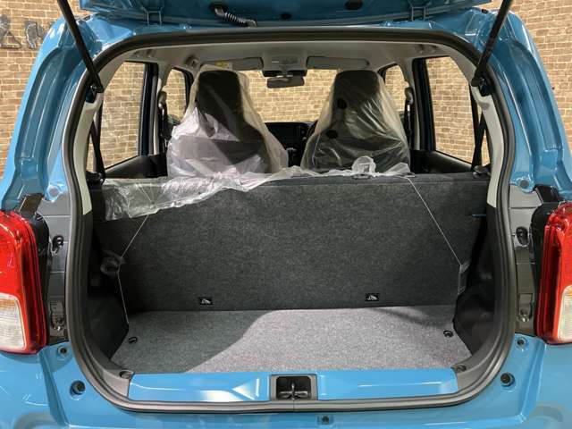 ■充実のアフターサービス■　車の販売はもちろん、自社整備工場・自社鈑金工場・オイル交換＆点検専門店舗を完備しておりますので納車後もお客様のカーライフをトータルでサポートいたします。