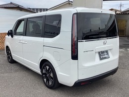 自社整備工場で点検整備をおこなってからお渡ししています。車検が残っている場合は『12ヶ月点検整備』を、車検整備付きの場合は『車検整備』をおこないます。整備費用は車両本体価格に含まれています。