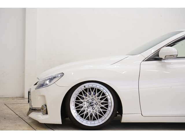 ●多彩な装備でご納得頂けるお車だと思います。お客様にご納得頂けるお車を提供できるよう日々、努力いたします。ご来店の際は、どのようなことでもご相談ください。精一杯ご対応させて頂きます。