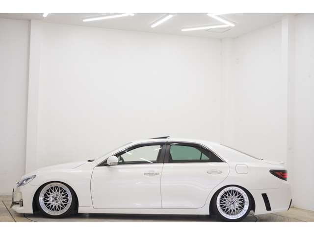 ●お客様に満足して頂けるよう専任スタッフが1台1台真心込めてピカピカに磨き上げて御納車致します。