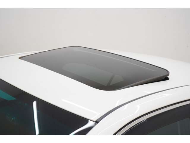 サンルーフ付きのマークX入庫致しました！！