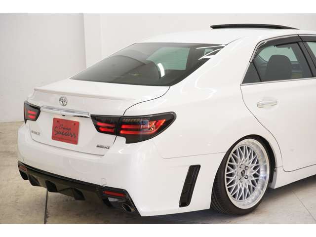 リアもマークXのG’sバンパーで製作しております！！