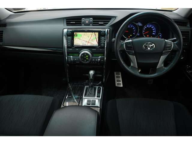 年式を感じさせない無い内装で御座います！マークxならではなシンプルな内装に仕上がっております！！