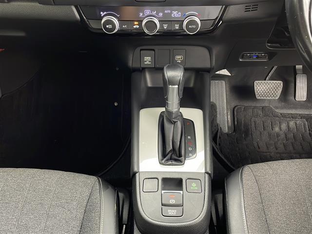 【フロアマット】車内を綺麗に保つのには必須のアイテムです。当店ではフカフカな新品マットも絶賛取り扱い中！ぜひご相談くださいませ。