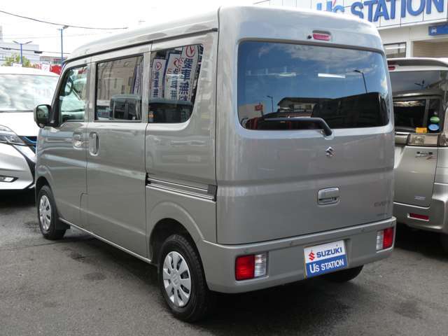 当社の中古車は全車両整備付価格です。別途、整備料金をいただくことはございませんのでご安心ください。全社オイル、オイルフィルターの交換はもちろんのこと、必要と判断された消耗品は交換させていただきます