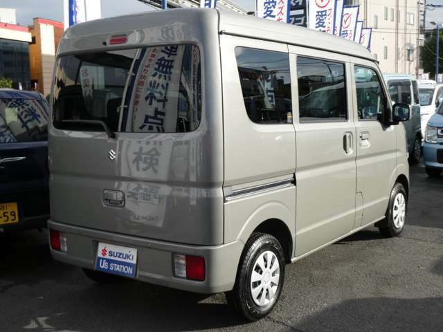 常時60台以上の在庫を展示しています。軽自動車を中心に人気の小型車もお任せください