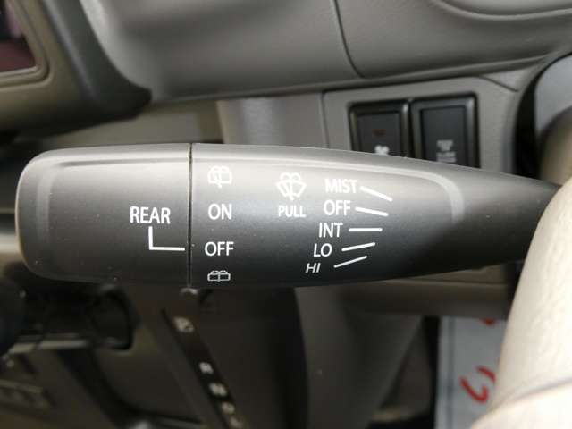 当店中古車は全車保証付です。詳しくはスタッフに尋ねください。