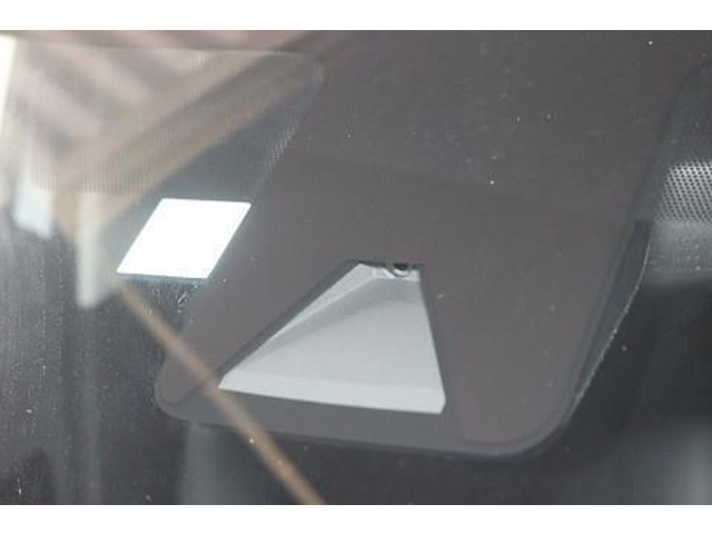 『衝突被害軽減システム』付き！　衝突回避や被害の軽減をサポートします。