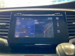 【純正ナビ】一体感のあるナビは、高級感ある車内を演出してくれます。Bluetooth再生などオーディオ機能も充実しておりますので、運転もより楽しめます♪