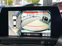 【パノラミックビューモニター】専用のカメラにより、上から見下ろしたような視点で360度クルマの周囲を確認することができます☆死角部分も確認しやすく、狭い場所での切り返しや駐車もスムーズに行えます。