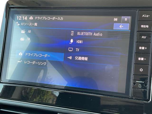 カーナビは、フルセグTV・ラジオ・Bluetooth等対応です。フルセグは電波が悪くなるとワンセグに自動で切り替わり快適にTVがお楽しみ頂けます。