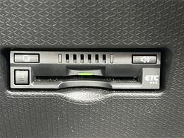 【ETC】有料道路を利用する際に料金所で停止することなく通過できる、ETC車載器（ノンストップ自動料金収受システム機器）が装備されています。セットアップを行うことで利用可能になります。