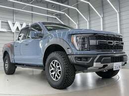 フォードが誇るハイパフォーマンストラック「F-150 ラプター」が入庫致しました！ダイナミックなデザインとインテリアの豪華さが目を惹く、スーパーラグジュアリートラックです！