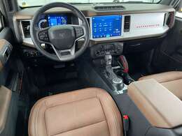 ノリアスと名付けられたブラウンカラーのインテリア。普段使いの利便性はもちろん、アウトドアこそがブロンコのパフォーマンスを発揮できる場所です。