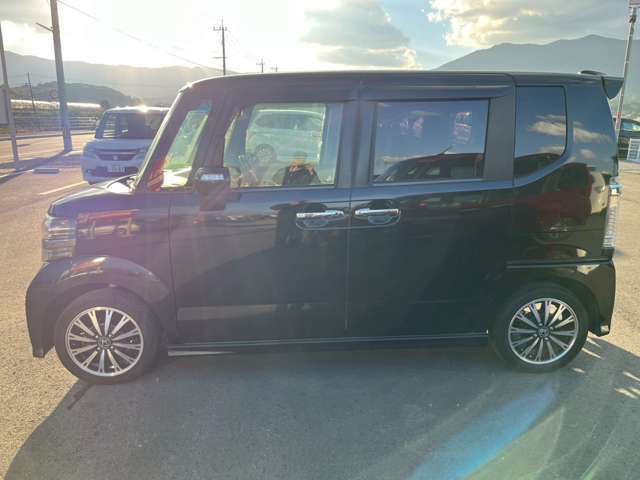 ★画像や動画を見ただけでお車の検討を進める事に抵抗がある方でも気軽に利用できるオンライン商談ならお車の検討はもちろん営業担当や店舗の様子も生中継でご覧いただけますので安心してお車をご検討頂けます。