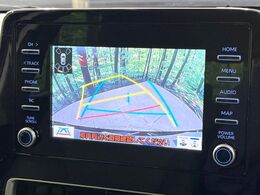 【バックカメラ】駐車時に後方がリアルタイム映像で確認できます。大型商業施設や立体駐車場での駐車時や、夜間のバック時に大活躍！運転スキルに関わらず、今や必須となった装備のひとつです！