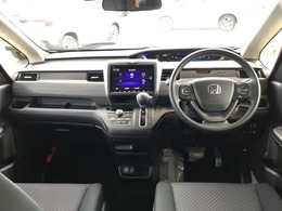広びろとした視界が運転にゆとりを広げます。