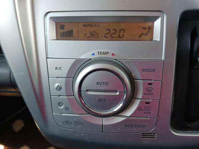 気になる点がございましたら、お気軽にお電話下さい。内外装の状態など、実物を見ながらの詳細確認説明を正確に申し上げます。また希望のお写真をメールやFAXでお送りさせていただきます。
