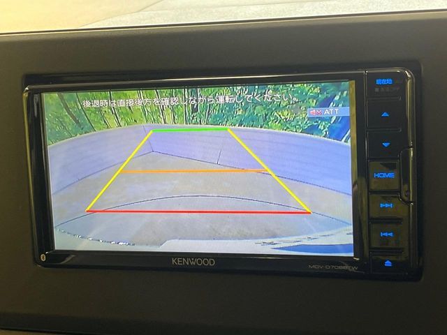 【バックカメラ】駐車時に後方がリアルタイム映像で確認できます。大型商業施設や立体駐車場での駐車時や、夜間のバック時に大活躍！運転スキルに関わらず、今や必須となった装備のひとつです！