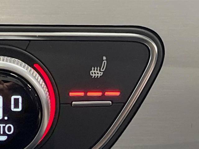 ●フロントシートヒーティング：運転席・助手席共に三段階で調節が可能なシートヒーターを装備しております。季節を問わず快適にご使用いただけます。