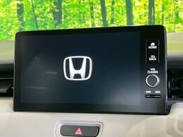 【メーカー純正ナビ】インテリアに溶け込むスタイリッシュな「専用設計」メーカーナビを装備♪視認性や操作性など基本性能にも優れ、より上質なカーライフをお楽しみいただけます。