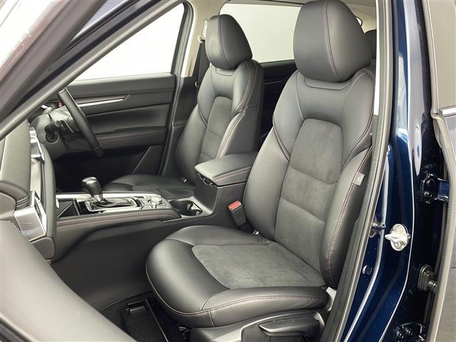 【後部座席】大人が座っても余裕のある広さです！！頭上や足元のスペースも広く取ってあります！