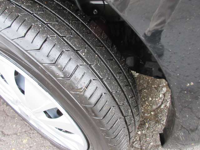 タイヤサイズは155/65R14です。