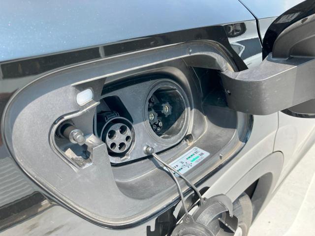 給電口hは普通充電(200V)と急速充電（CHAdeMO規格)
