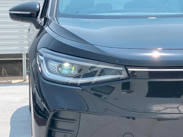 先進のIQ.LIGHT搭載　22個のLEDライトが前方の道路状況を検知し照射エリアを最大限に確保