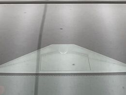 【ホンダセンシング】走行中に前方の車両等を認識し、衝突しそうな時は警報とブレーキで衝突回避と被害軽減をアシスト。より安全にドライブをお楽しみいただけます。