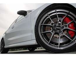 フジカーズジャパン神戸西宮は広々とした展示場で常時250台以上の在庫を展示しております。