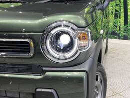 【LEDヘッドライト】悪天候や夜間走行時も良好な視界を確保し安心して運転できる高輝度LEDヘッドライトを装備！点灯速度が早く、消費電力も抑えられています。