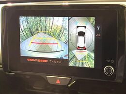 【パノラミックビューモニター】専用のカメラにより、上から見下ろしたような視点で360度クルマの周囲を確認することができます☆死角部分も確認しやすく、狭い場所での切り返しや駐車もスムーズに行えます。